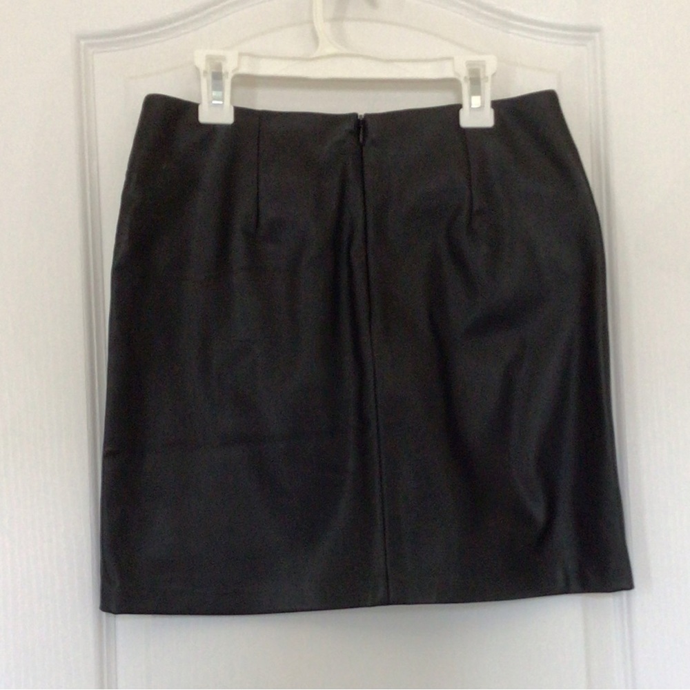 Womens faux leather black mini skirt. - Picture 2 of 3